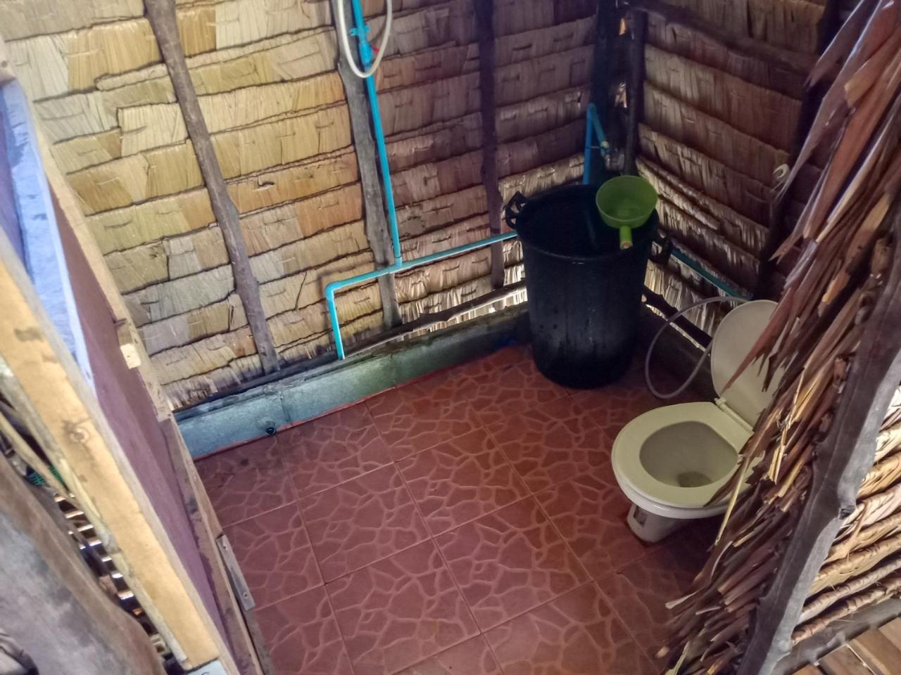 Hotel Mr. Chuoi Bar And Hut Ko Phra Thong Exterior foto