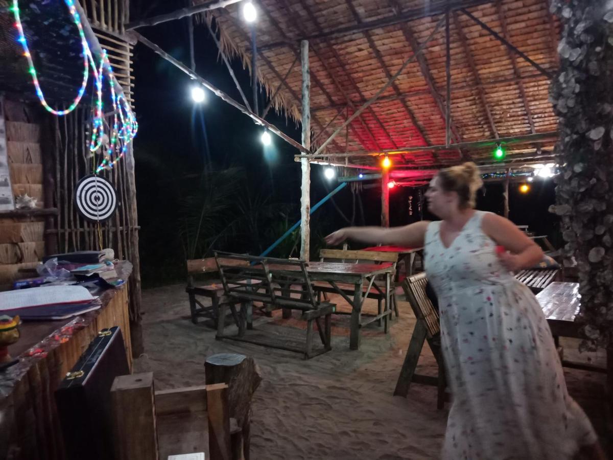 Hotel Mr. Chuoi Bar And Hut Ko Phra Thong Exterior foto